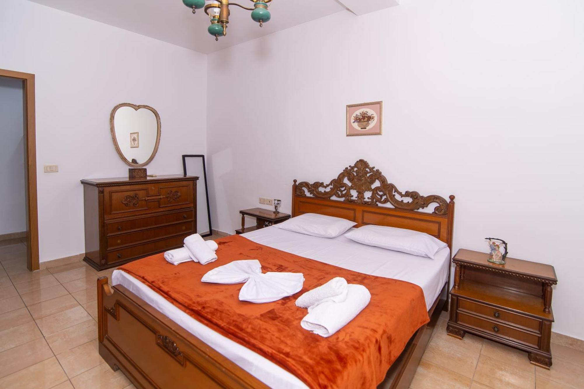 Vintage Blloku Apartment Tirana Buitenkant foto