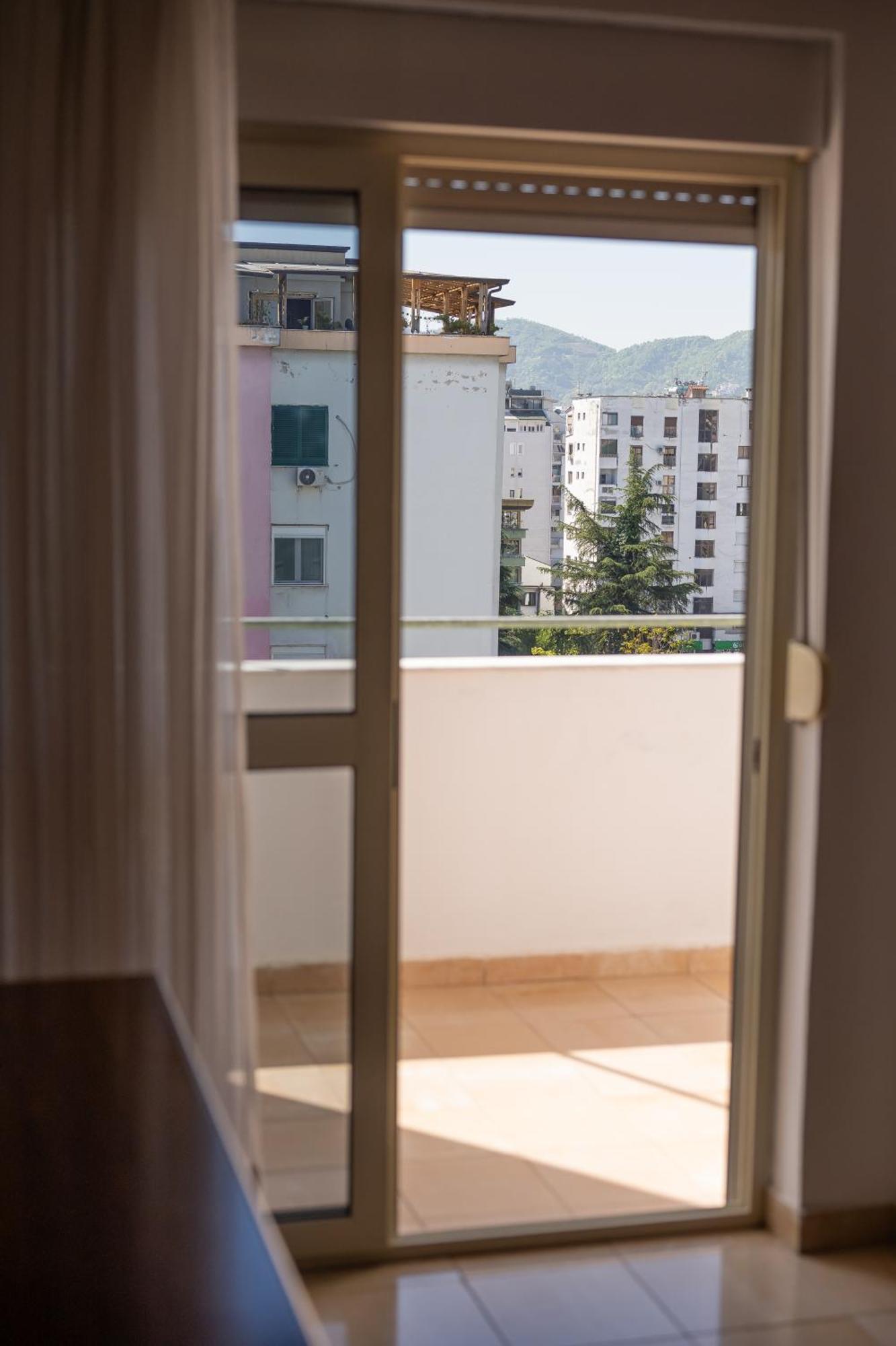 Vintage Blloku Apartment Tirana Buitenkant foto